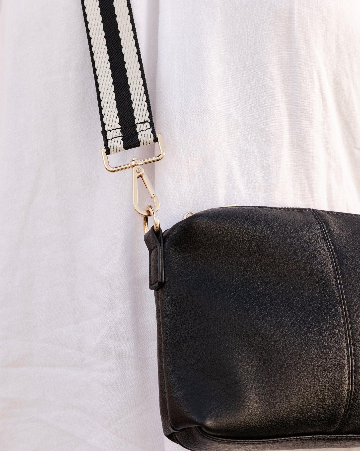 Louenhide Daisy Stripe Crossbody Bag