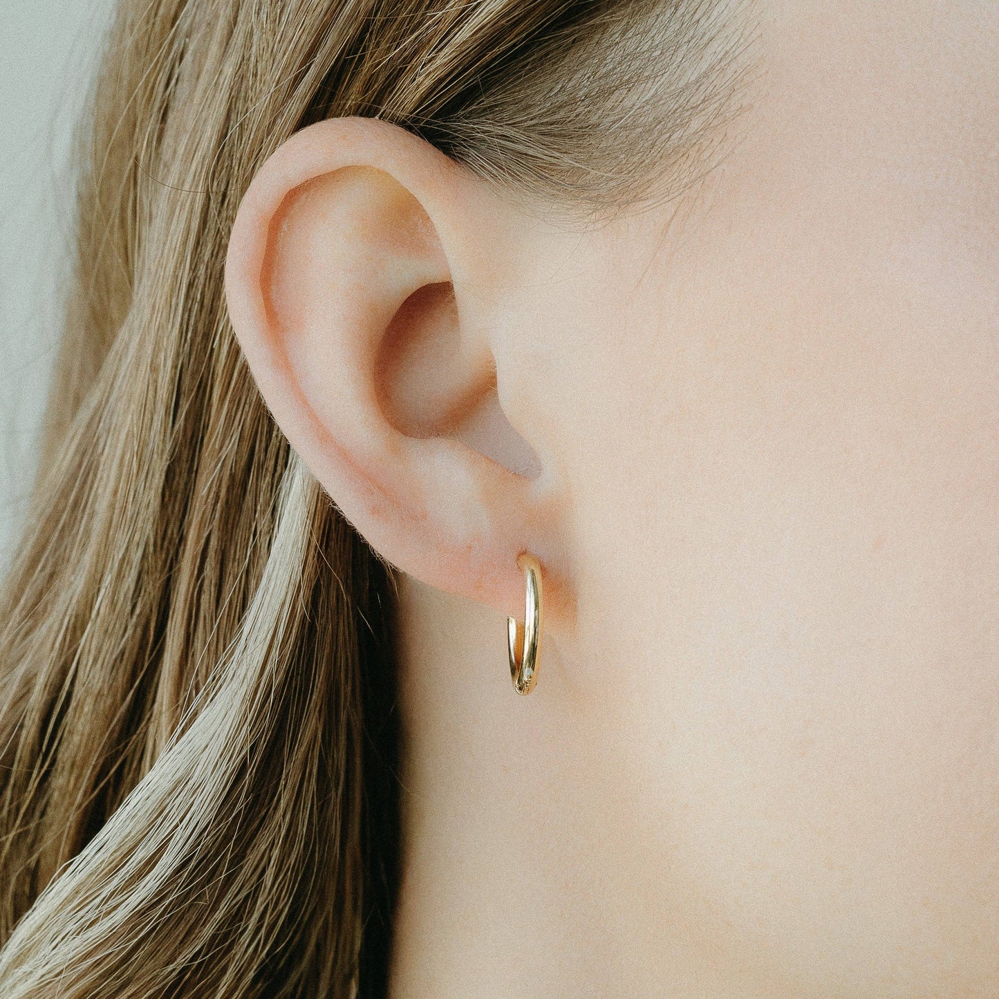 Thin Hoops: Medium (14mm)