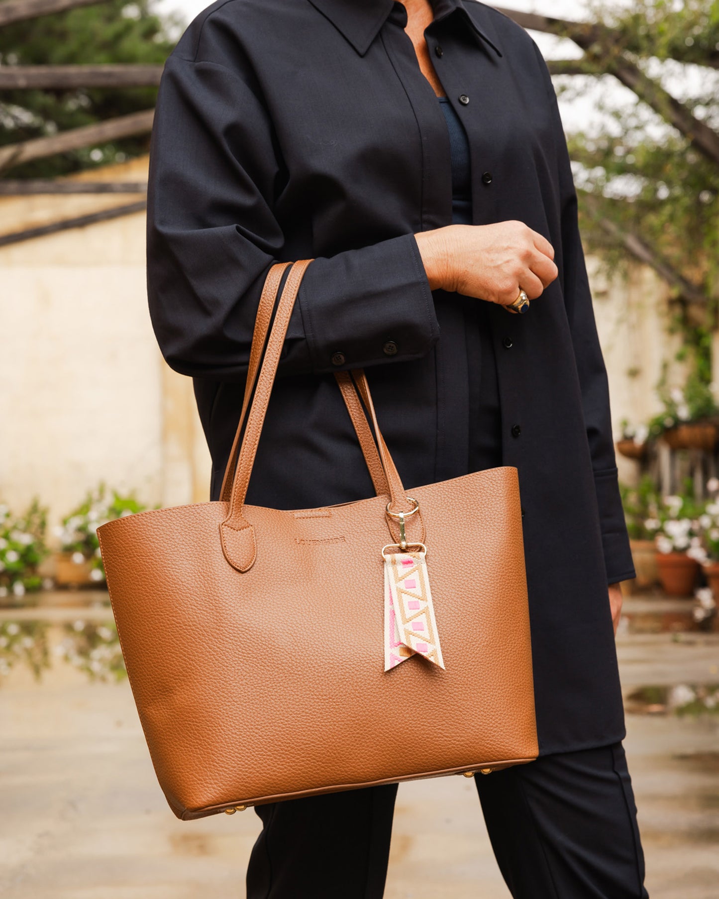 Louenhide Brea Tote Bag