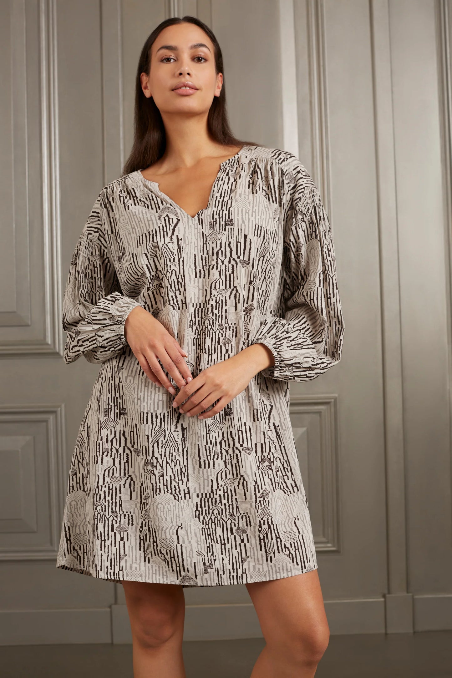 YAYA Print V-Neck Long Sleeve Dress