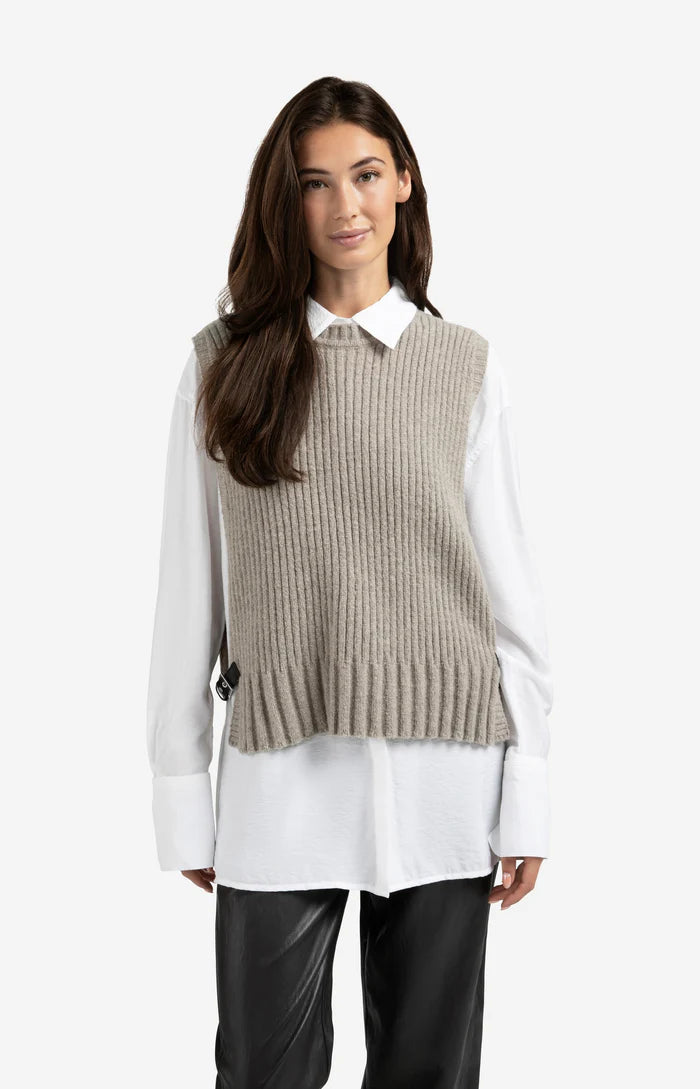 YAYA Ribbed Sleeveless Sweater