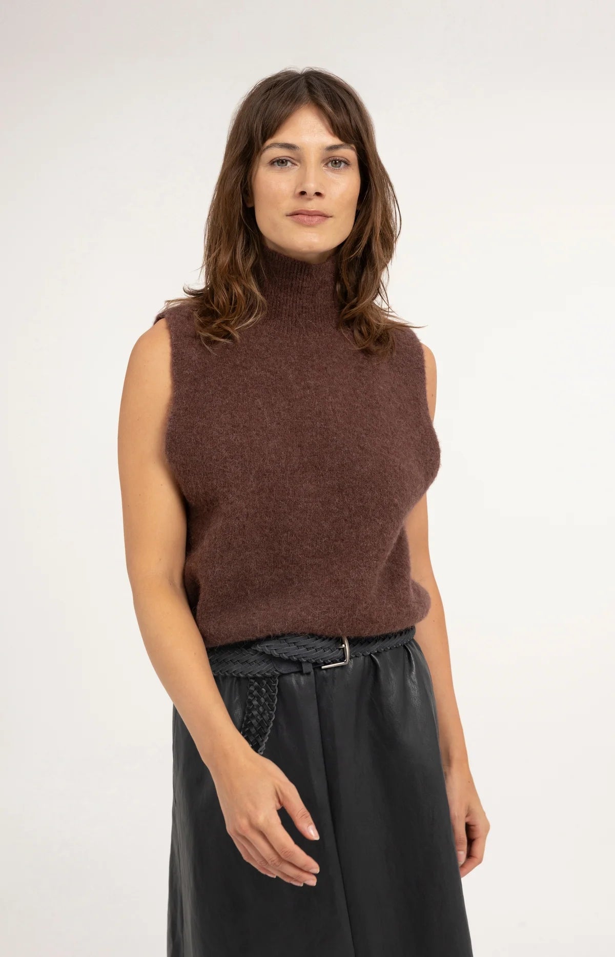 YAYA Sleeveless High Neck Sweater